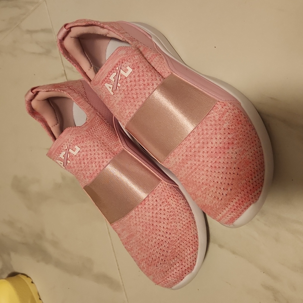 APL Sneakers pink